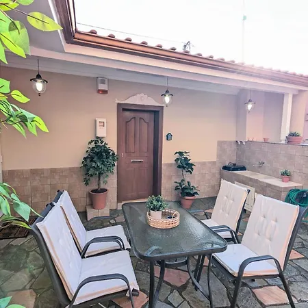 Under Castle Walls 테살로니키