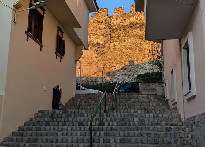 Апартаменты Under Castle Walls