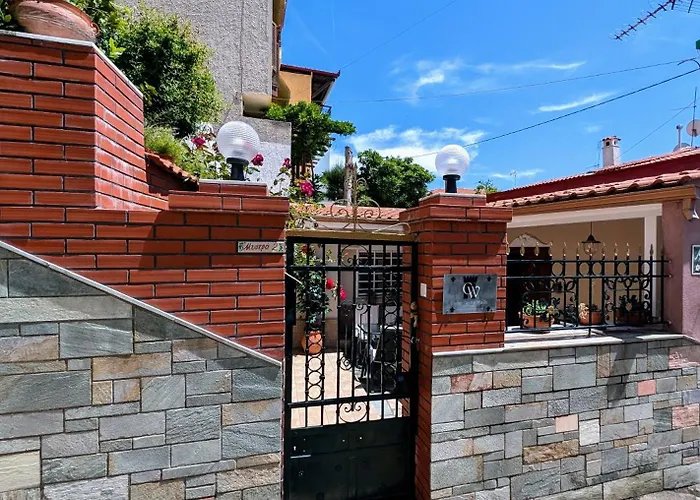 Under Castle Walls * 塞萨洛尼基