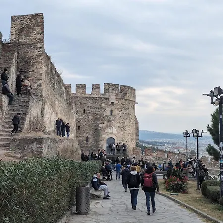 Under Castle Walls * テッサロニキ