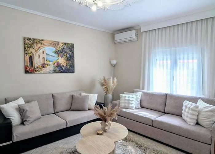 Under Castle Walls * Tessalónica